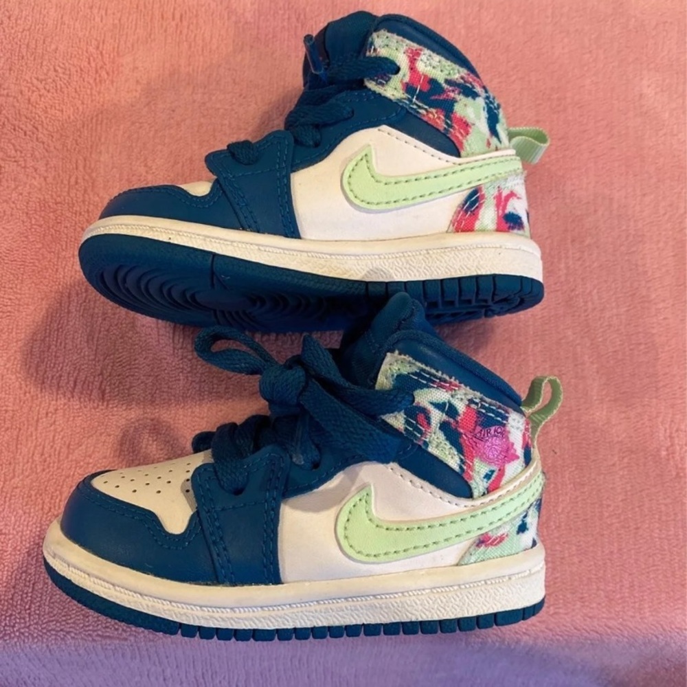 Baby Nike sneakers in new condition